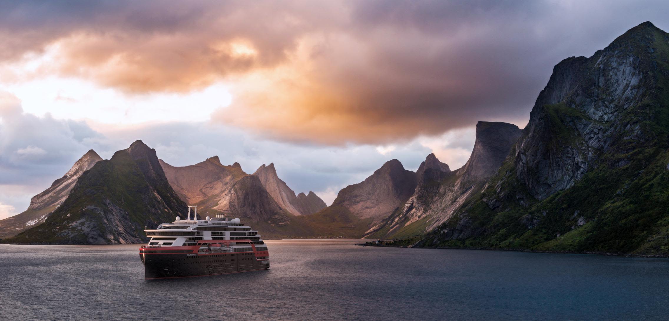 Hurtigruten MS Roald Amundsen | Lofoten, Norway